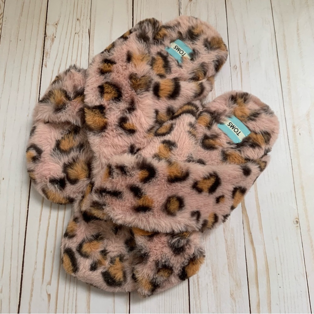 Toms Pink Leopard Print Slippers - Picture 4 of 10